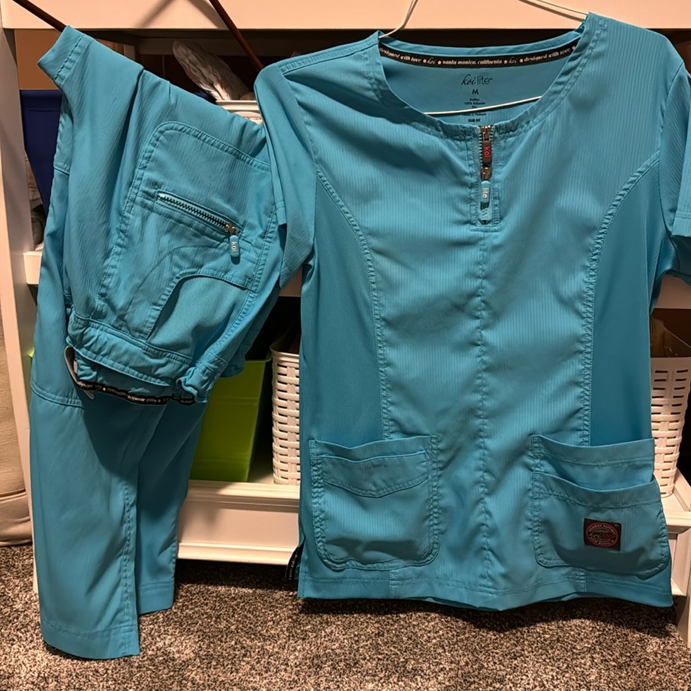 Koi Lite nursing scrub set. Sz M top and M petite pants. Blue